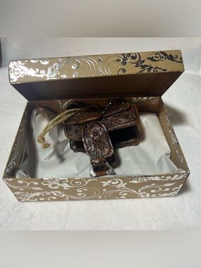 Vintage Western Saddle Miniature Figurine – Brown Tooled Design – Rustic Decor